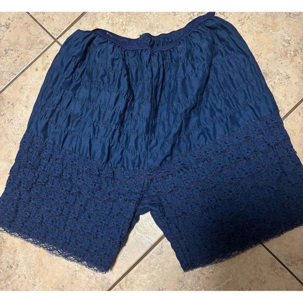 Vintage Partners lace ruffle bloomers size Meduim‎